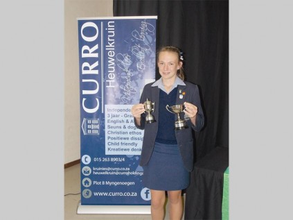 Ashden Venter is Curro Heuwelkruin Laerskool se netbalspeler van die jaar en deel die hokkiespeler van die jaar toekenning met Henco Badenhorst.