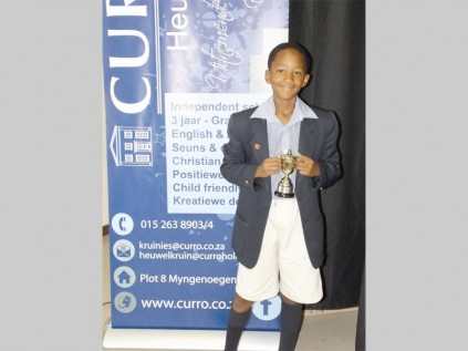Ofentse Manyaka is Curro Heuwelkruin Laerskool se veldatleet van die jaar. Sy het hierdie trofee ontvang tydens die skool se prysuitdeling in Oktober.