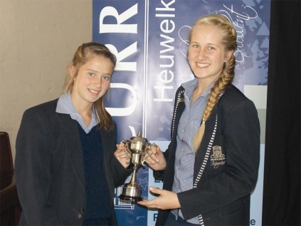 Chantae Horn en Chantelle Steyn deel die prys vir beste junior redenaars. Hulle het hierdie trofee gewen tydens die Curro Heuwelkruin Hoërskool se prysuitdeling in Oktober.
