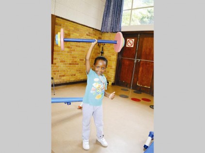 Mulalo Mamafha lifts weights during the Monkeynastix prize-giving ceremony last Sunday.