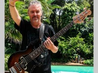 Denny Lallouette is 'n bekende baskitaarspeler en tree op 28 November by Sterkloop Lapa op.