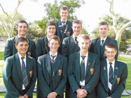 Hierdie krieketspelers van Hoërskool Pietersburg is die skool se trots omdat hulle vanjaar Limpopo-kleure verwerf het. Voor staan Sias Willemse (o/15), Dian Forrester (o/15), Luan Visagie (o/15) en Ross Crouse (o/15). In die middel staan Armand Pansegrouw (o/17), Brendan Bezuidenhout (o/17), Corne Craig (o/15) en Morné Venter (o/17). Agter staan Jaco Potgieter (o/19).