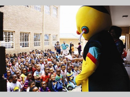 Toktokkie, Cansa's mascot, entertains the learners of Nirvana Primary School and teaches them about the dangers of smoking. He visited the school last Friday. 