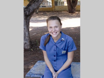 Lenita Cilliers is die hoofmeisie van Laerskool Krugerpark. "Die beste oomblik van my lewe as 'n Krugie was toe ek as hoofleier aangewys is," sê Lenita. Sy is vreeslik opgewonde oor haar vakansie wat sy gedeeltelik op hul plaas buite Mokopane gaan geniet en om Kersfees in Balitobaai te vier. "Ons het 'n Kersfeestradisie waar die hele familie bymekaarkom en op oukersaand geskenke oopmaak. Die lekkerste gedeelte van vakansie vir my is om heerlik saam my maats te kuier." Lenita sê sy is opgewonde e
