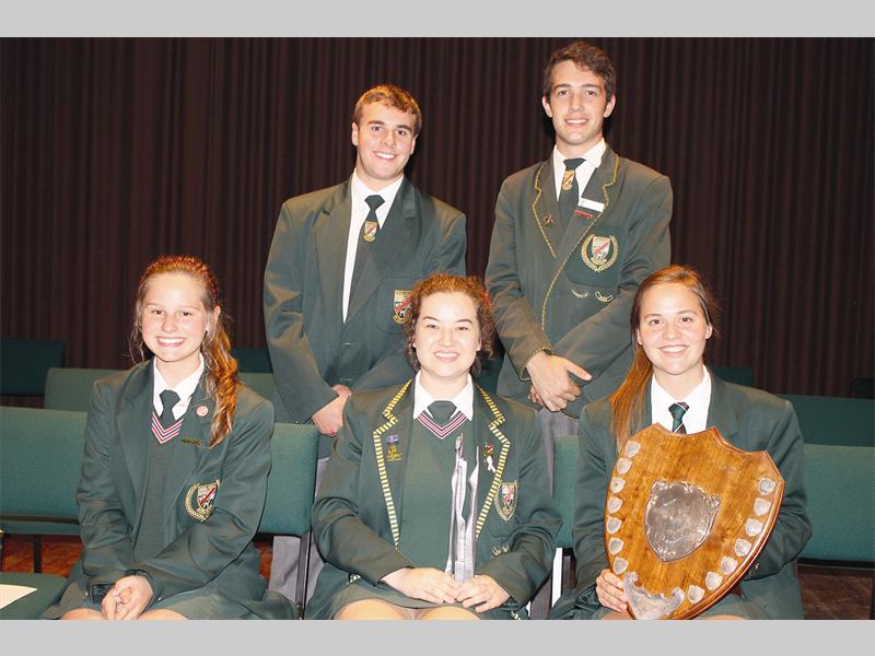 PHS se beste kultuurpresteerders is voor, Jonett Olivier, Anri Venter en Corlia Pieterse. Agter is  Jean-Pierre Viljoen en Marcel Coetzee.