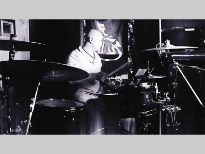 Vinnie Henrico is 'n bekende dromspe-ler en tree op 28 November by Sterkloop Lapa op.