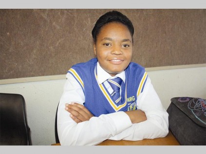 Alvida Esau sê sy geniet Afrikaans want dit is haar huistaal en sy verstaan dit goed. Sy wil graag hê die skool moet rekeningkunde aanbied.