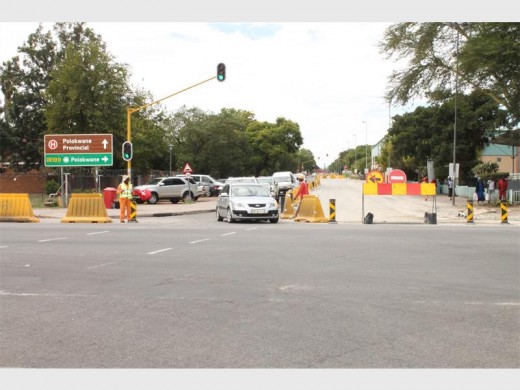 Motorists claim that the roadworks in Hospital Street cause chaos on the corner of Landdros Mare and Hospital Street, and the corner of Market and Hospital Street.