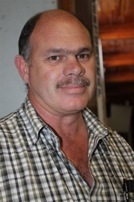 As hy nie ‘n boukontrakteur was nie, vertel Div Nel, sou hy graag ‘n boer wou wees. “Ek wil graag deur middel van hidroponika boer - om plante sonder grond te laat groei deur minerale en water te gebruik.”