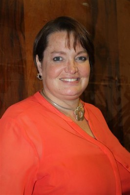 Dottie Pinn is ‘n skakelbeampte by die Suid-Afrikaanse Nasionale Bloeddiens, maar vertel dat sy graag ‘n tuisblyma sou wou wees.