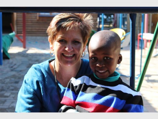 Juffrou Annelene Wagner saam met Lefa Makwela.