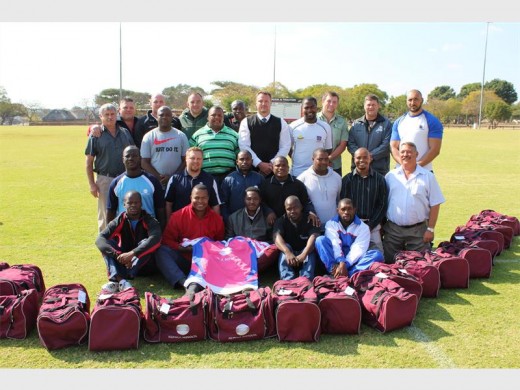 Die Limpopo Nasionale Polisie rugbyspan ontvang hul rugbytoerusting geborg deur Konica Minolta.