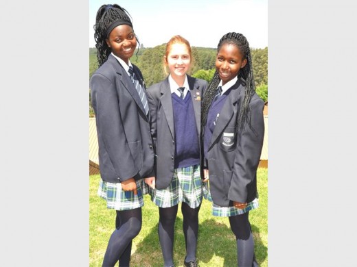 Munene Nkhwashu (Most Improved Junior Netball Player), Shikara Janke (Full Colours Netball) and Jamela Maswanganyi (Best Junior Netball Player).