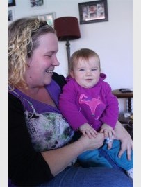 Bonay van der Schyff saam met haar dogter, Alyssa.