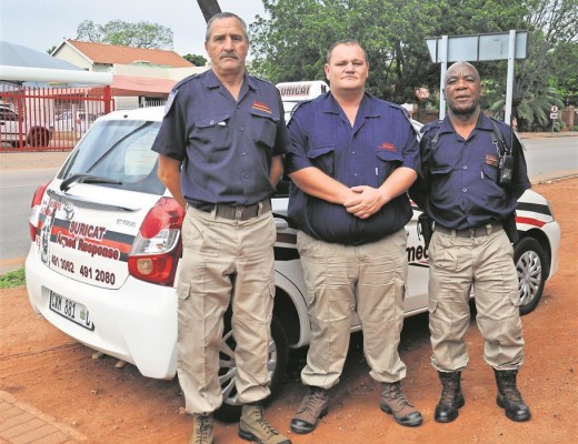 Reaksie-offisiere van Suricat maak ‘n gedugte span en trek graag boosdoeners vas. Hulle is Bertus Hoffman, Arno Bronkhorst en Jacob Kgase.