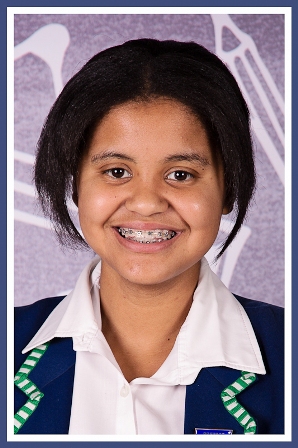 Tamron Saais received distinctions for mathematics, life orientation, life sciences, english, afrikaans and accounting.