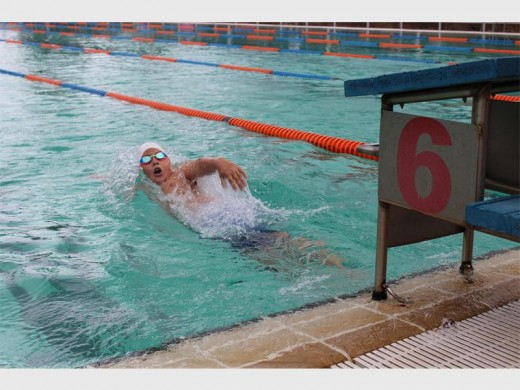 Eben Oosthuizen takes a deep breath during the boys 200 m backstroke at the Limpopo School's Swimming trials.