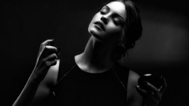 Elegant,Sensual,Young,Woman,Holding,Perfume.,Fashion,Photo,Of,Young