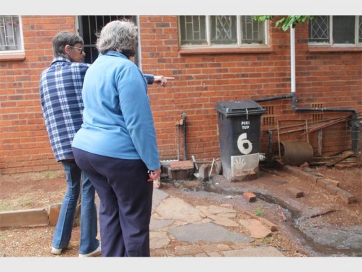 Residents Gail van Loggerenberg and Dalene Rheeder say they are affected by unhygenic living conditions.
