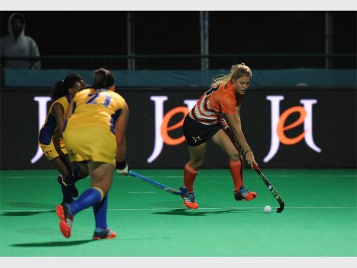 Marizen Marais of UJ battles for the ball with Nompilo Tenjwayo and Luche Klaasen of Wits during a Varsity Hockey match. Photo supplied.