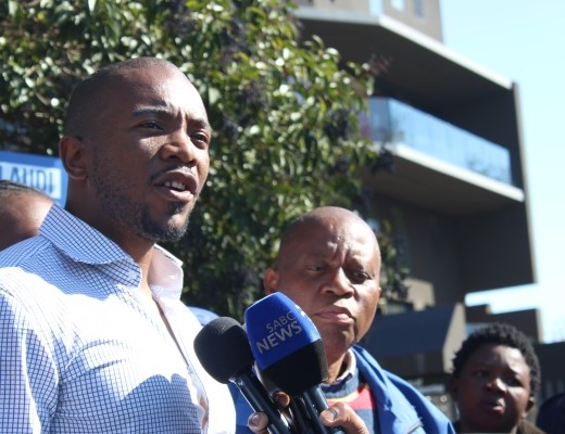 – Maimane addressed a crowd of activists and media about the recent developments at the SABC. Herman Mashaba (left), the DA mayoral candidate for the City of Johannesburg, said the broadcaster’s actions could prove to be an obstacle in a free and fair election.