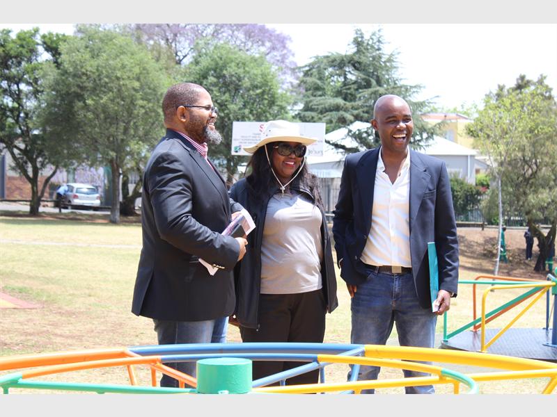 Johannesburg City Parks and Zoo managing director, Bulumko Nelana, MMC for Community Development, Nonhlanhla Sifumba, and the programme director, Sakhile Maphumulo, enjoy a walkabout around the revamped Kingston Frost Park.