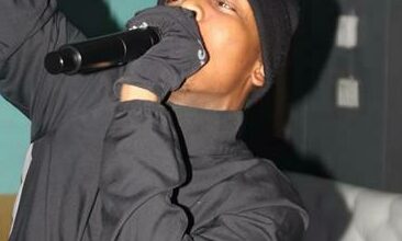 Tumelo performs his single, The prezzy said it.