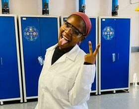 Likhona Sindaba in the chemistry lab.