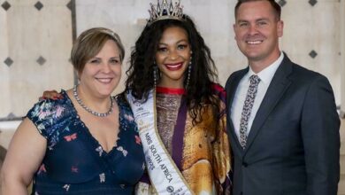 Event organiser Tammy van der Walt with Mrs South Africa 2023 Palesa Matjekane and the executive head of Curro Victory Park Gerrit Jacobs.