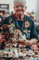 Elize Grobbler as done an array of bears and miniature pieces for many years.