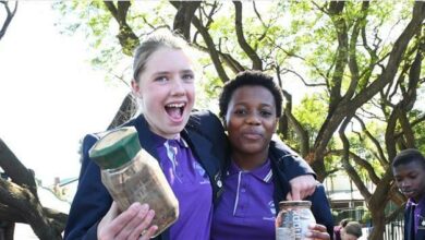 Alyssa Stewart and Neo de Maayer are so excited to see what is inside their time capsule.