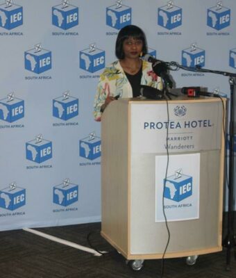 Senior Civic and Democratic Education Research and Knowledge Manager (CDERKM) Moagisi Sibanda presenting on where to find accurate information when covering elections. Photo: Lebogang Tlou