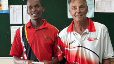 Winner, Victor Hadebe with Jan Pelser of Linden Bowling Club.