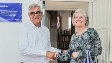 Professor Imraan Valodia and Ann Gordon open the Phiroshaw Camay Library.
