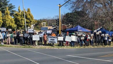Ward 88 protestors along Beyers Naude Drive.