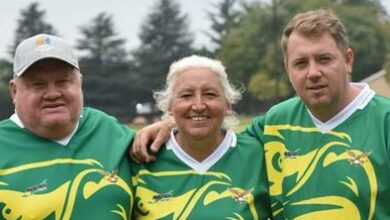 Husband and wife, Seun and Vossie Le Roux with son, Stef.