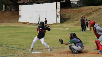 Taichi Maeda from Japanese Express is calm and collected in his batting position.