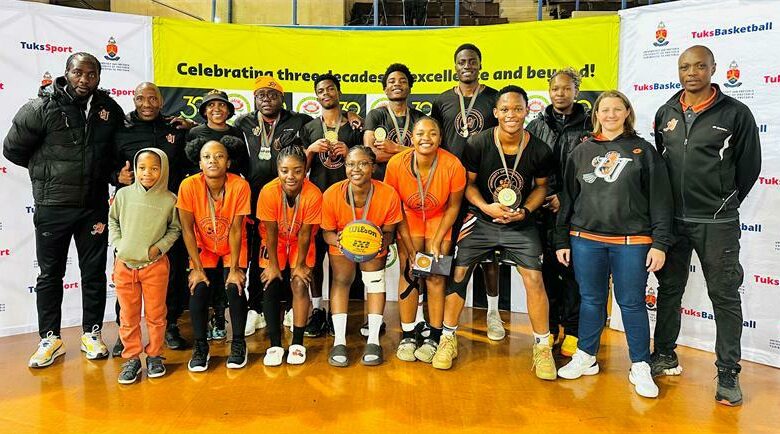 UJ Basketball Club with UJ Sport support staff.