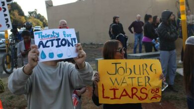 Emmarentia protesters demand answers due to the current water crisis.