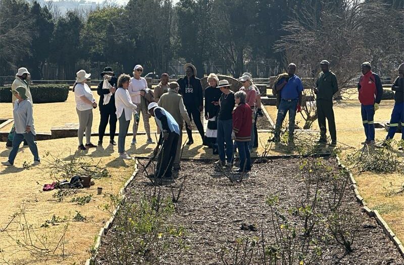 A rose pruning day was held at the Johannesburg Botanical Gardens.