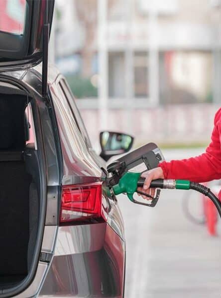 Filling up at a petrol station is something every motorist needs to contend with, but what should we be checking at service stations? MotorHappy and Hatfield Motor Group offer helpful insights.
