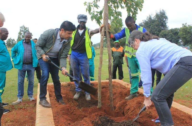 Seattle Parks and Recreation recently visited Johannesburg Parks and Zoo, exchanging valuable insights on sustainable urban park management and collaborating in shaping the future of green spaces.