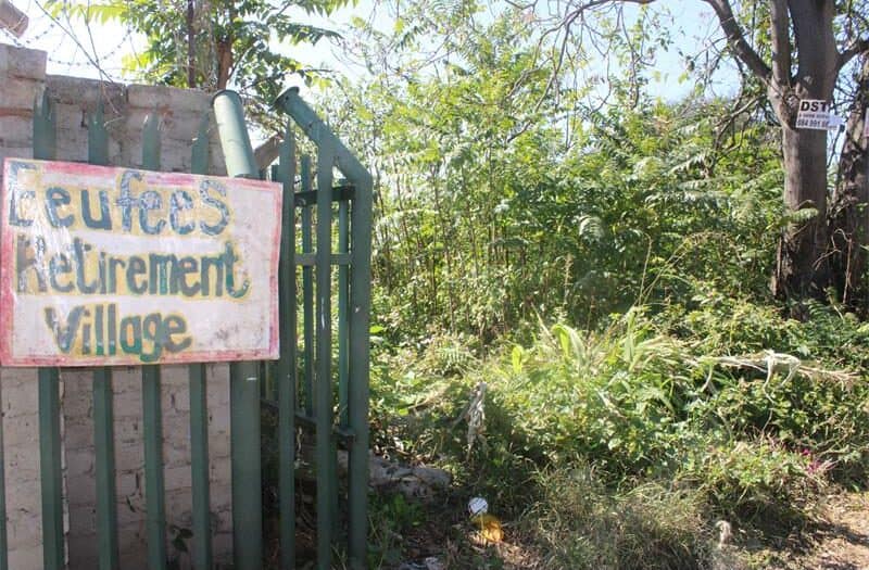 Security guards at Ka Lethabo Protection Services are frustrated that their payments have not come through, while the residents at Eeufees Oord Retirement Village are concerned for their safety.