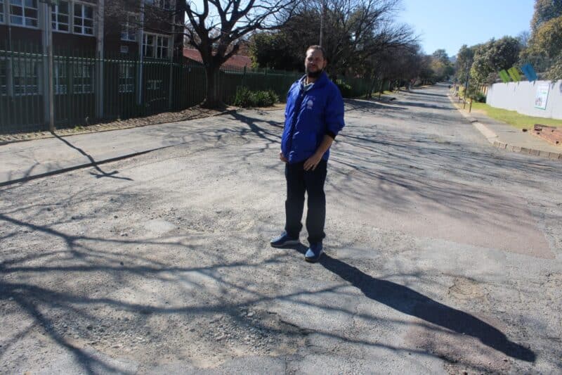 With dangerous potholes and reinstatements making it difficult for pupils and parents of Cliffview Pre-Primary School, Ward 89 councillor Zander Shawe calls on JRA to do something.