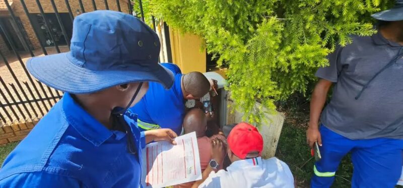 Ward 89 councillor Zander Shawe warns residents not to fall for WhatsApp scammers posing as city officials and demanding payments.