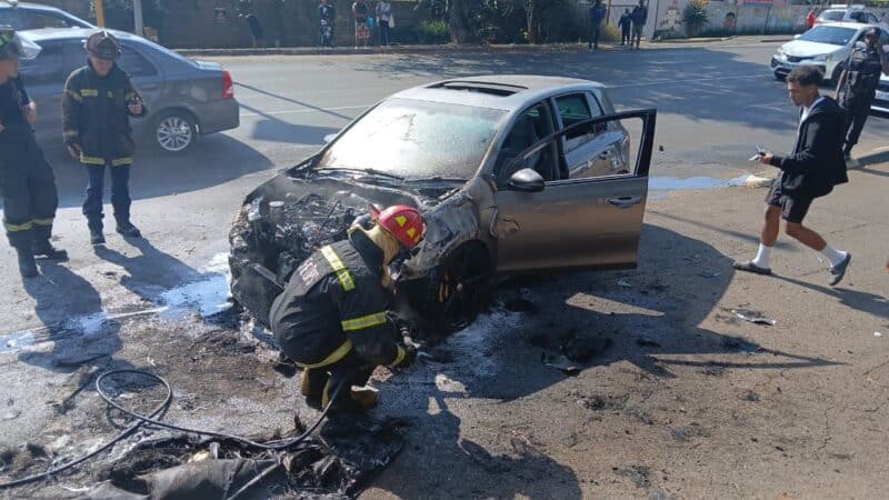 Beagle Watch and Fire Ops SA showed their efficiency by quickly responding to a vehicle fire outside Northcliff Primary