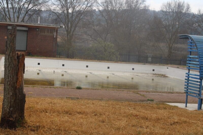 Ward 86 councillor Chanelle Fourie Shawe highlights the urgent need for law enforcement in Albertskroon amid rising illegal activities.