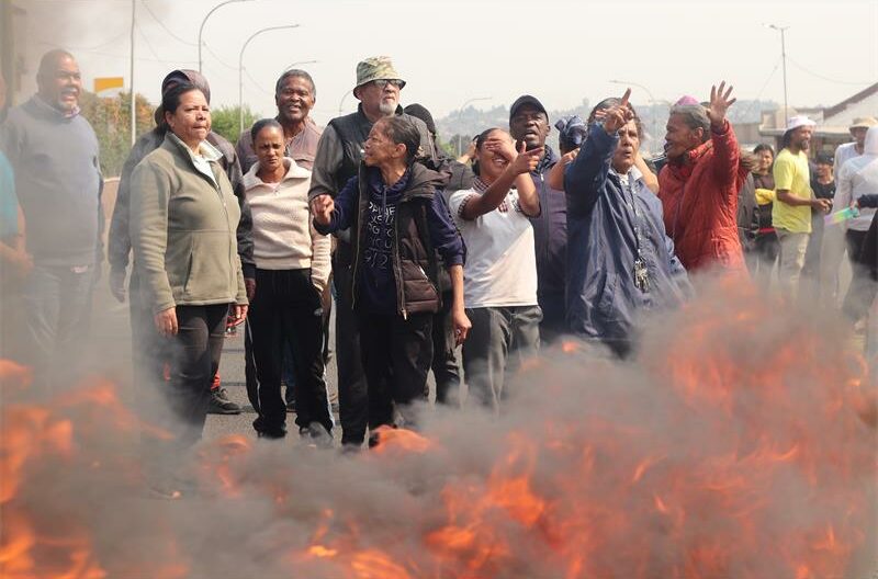 At a tense community meeting, Mayor Dada Morero promised major infrastructure upgrades, water tankers, and a seven-day plan to restore supply in suburbs hit hardest by shortages.