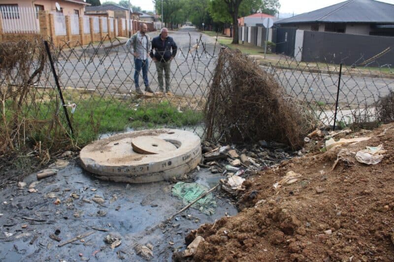 Learners and staff have to continue enduring the sewage smell after Johannesburg Water discovered that the problem was more problematic than expected.