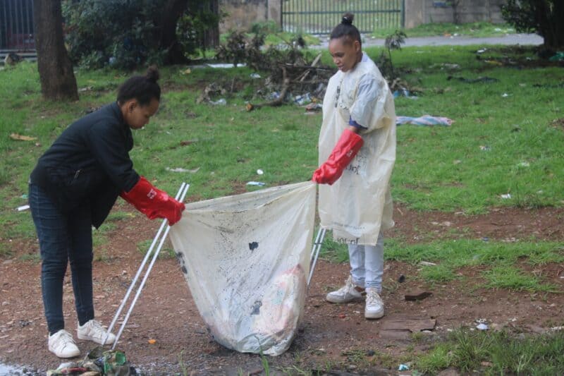 Armed with their own tools and gloves, the youth, officials, and the community were ready to make a difference with a strong sense of unity.